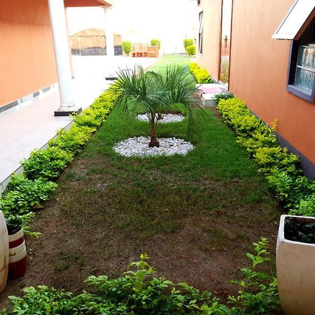 Mathlyn Guest House Francistown Extérieur photo