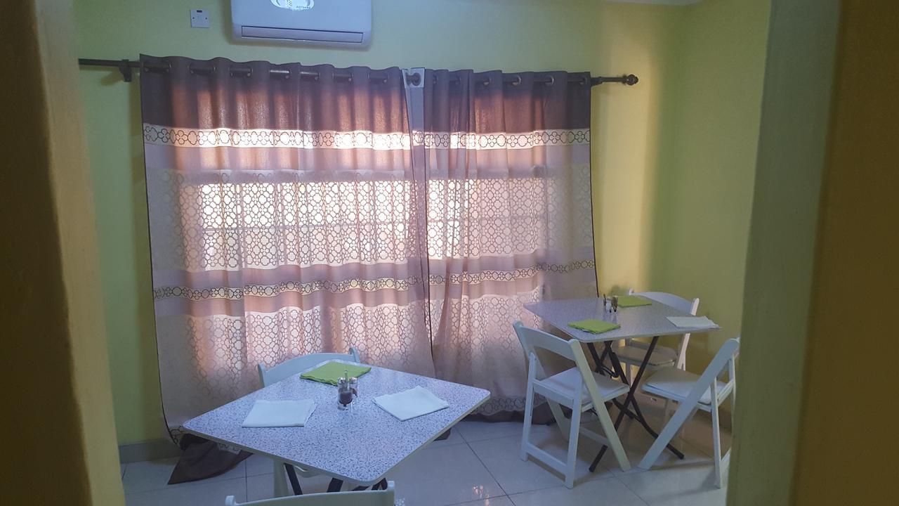 Mathlyn Guest House Francistown Extérieur photo
