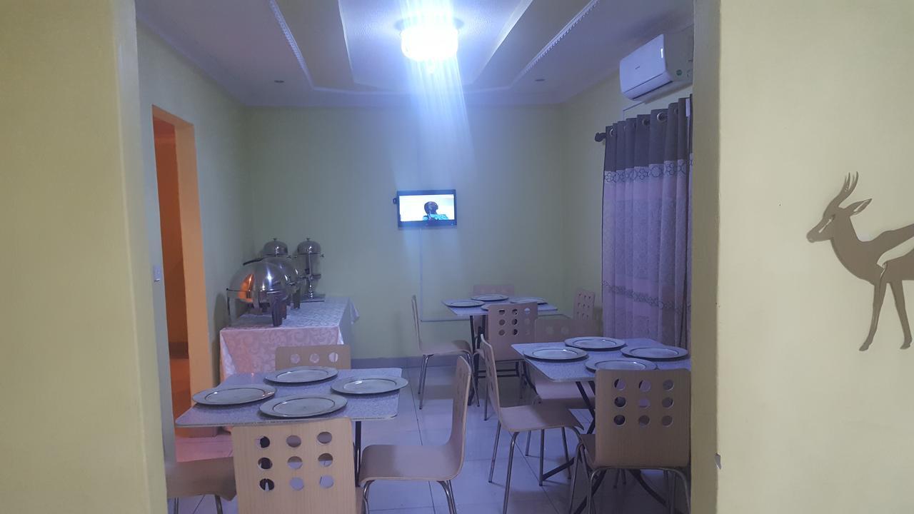 Mathlyn Guest House Francistown Extérieur photo
