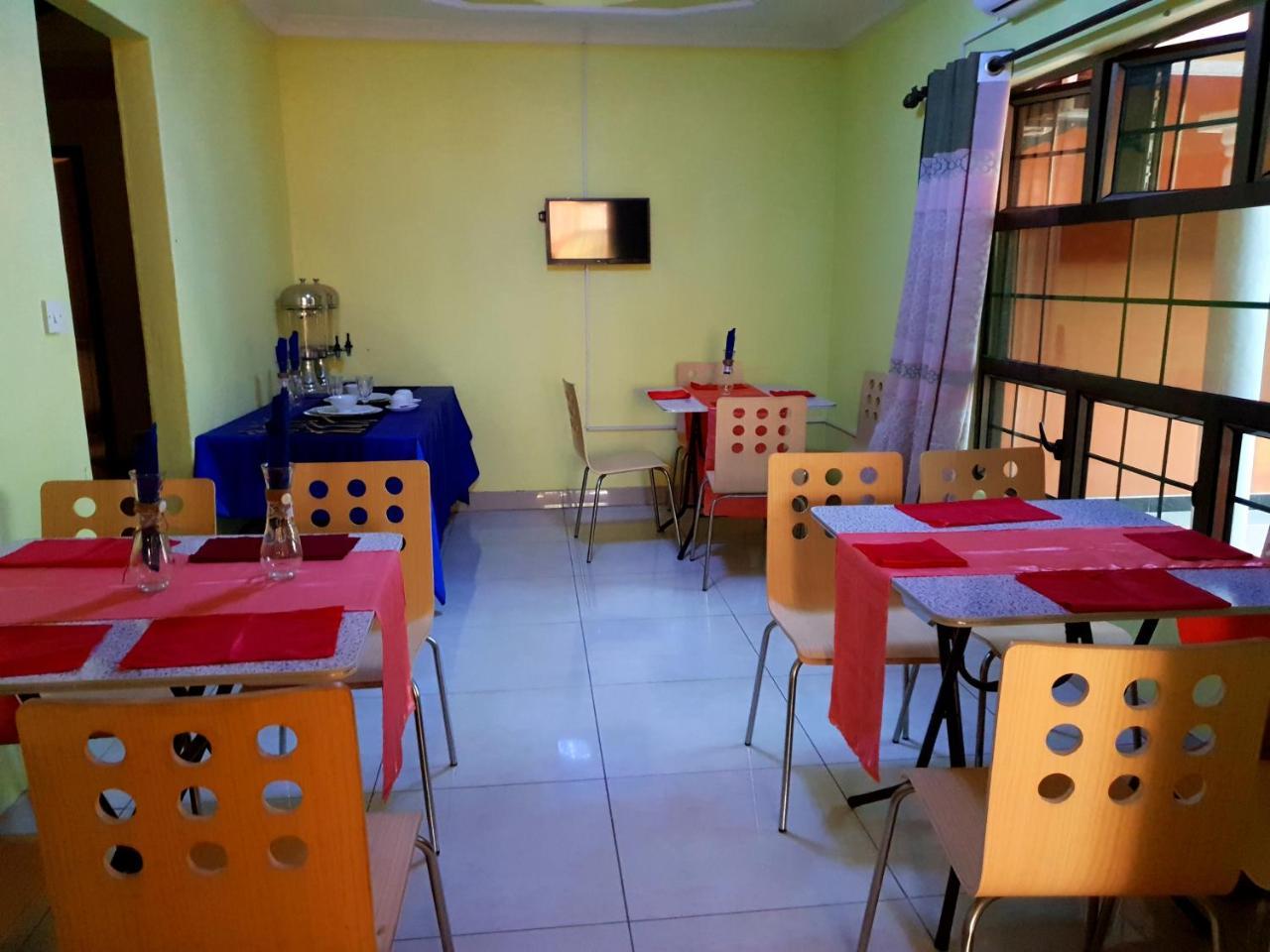 Mathlyn Guest House Francistown Extérieur photo