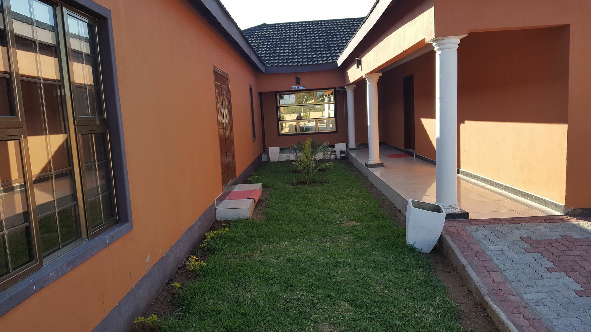 Mathlyn Guest House Francistown Extérieur photo